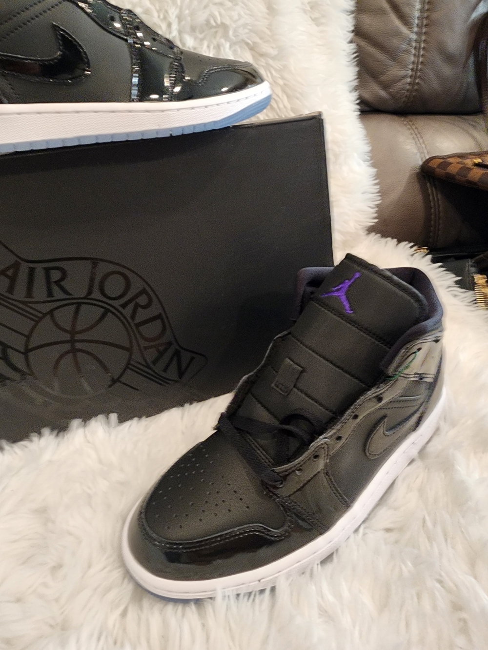 Nike Air Jordan 1 Mid Men’s Basketball Shoes - Black - Picture 3 of 7
